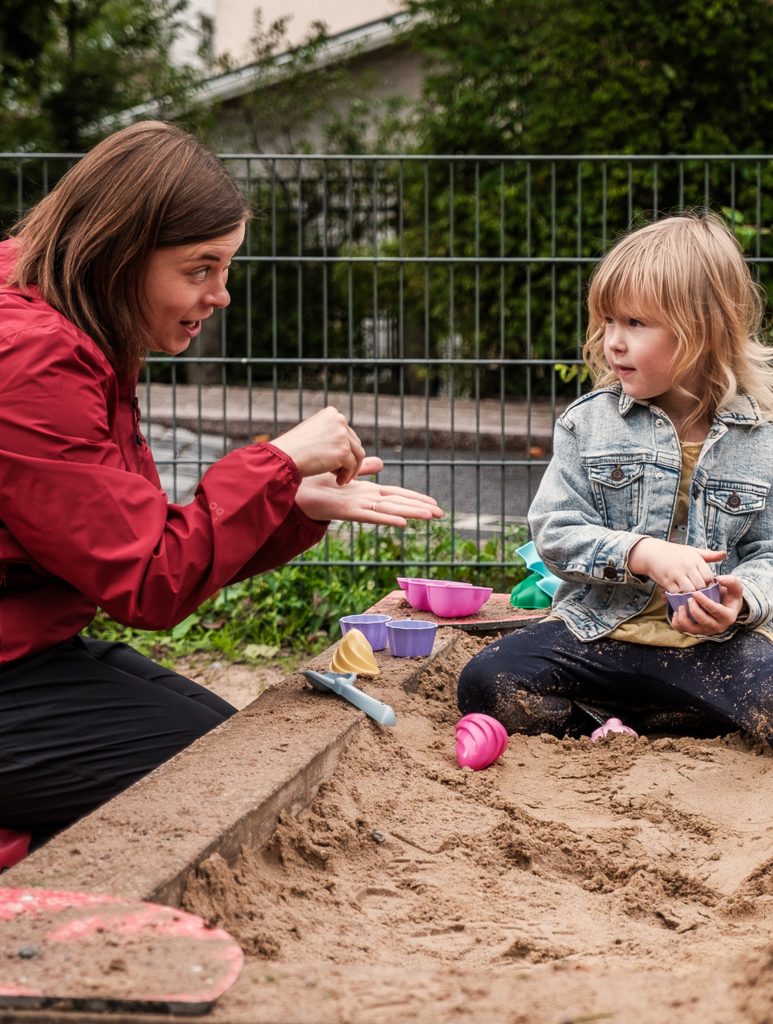 kuvien ja tukiviittomien käyttä_Sanoittain_puheterapia